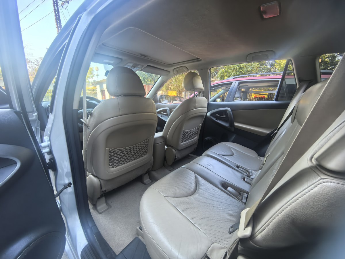 Toyota RAV4 2012 car image #8