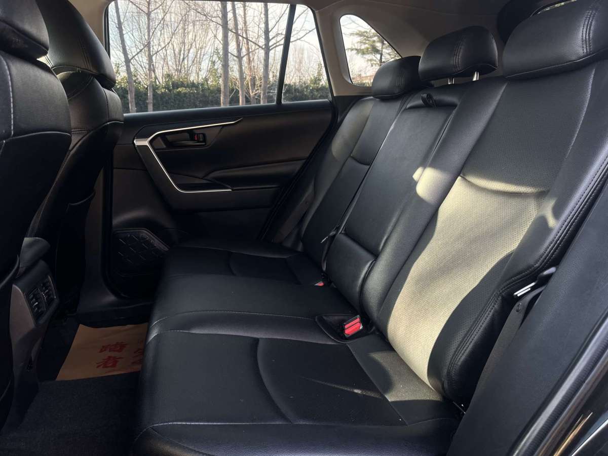 Toyota RAV4 2022 car image #8