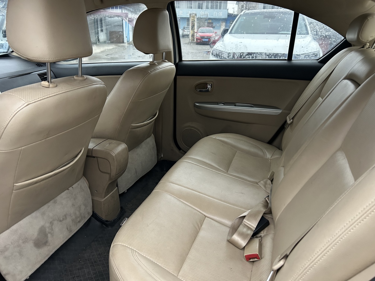 Great Wall C30 2013 car image #8