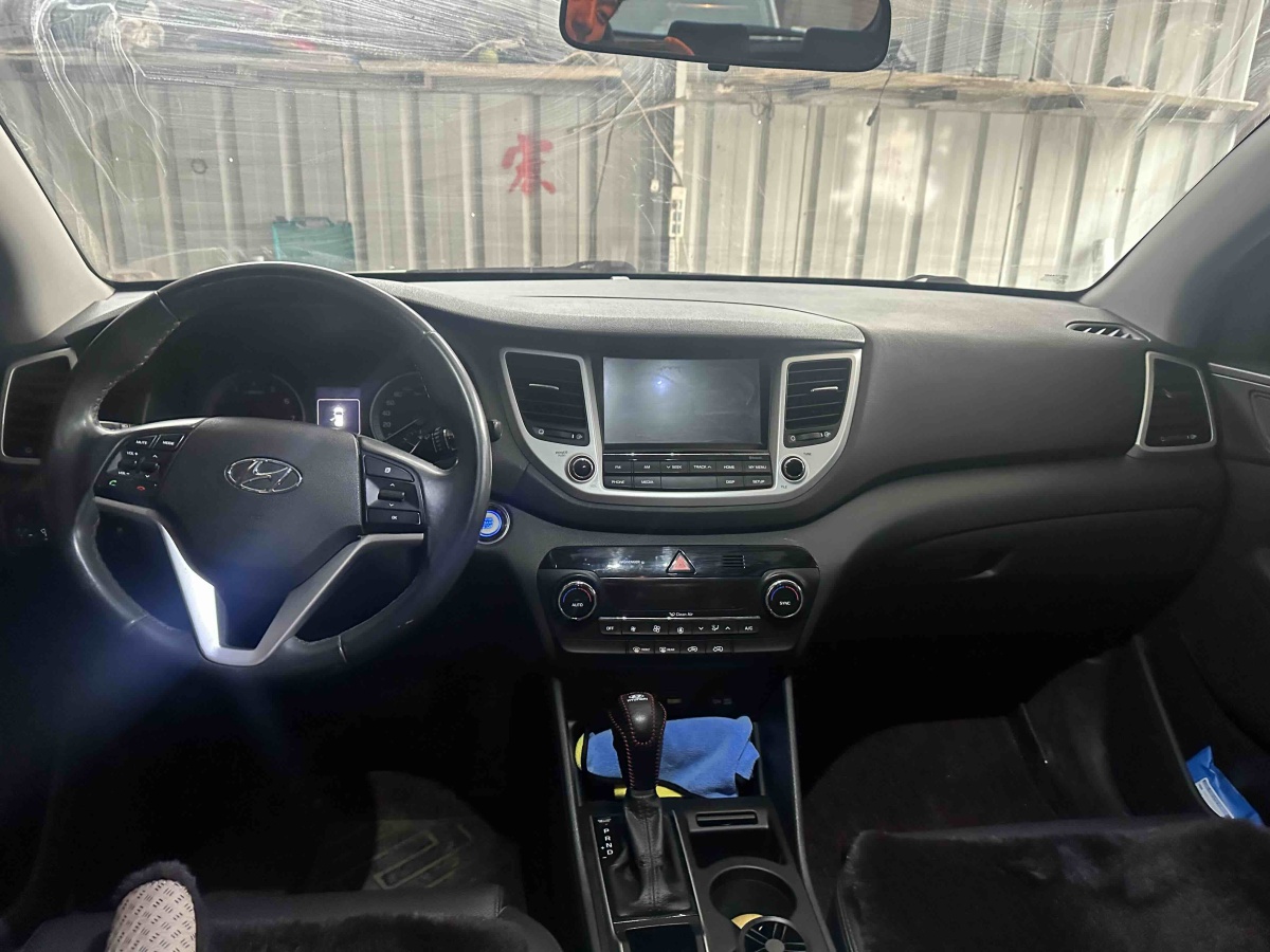 Hyundai Tucson 2016 car image #8