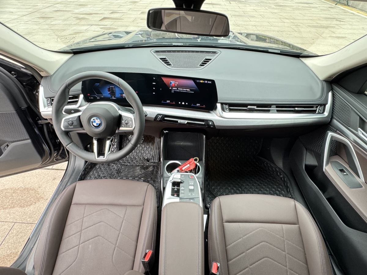 BMW iX1 2025 #8 BMW iX1 2025 صورة سيارة #8