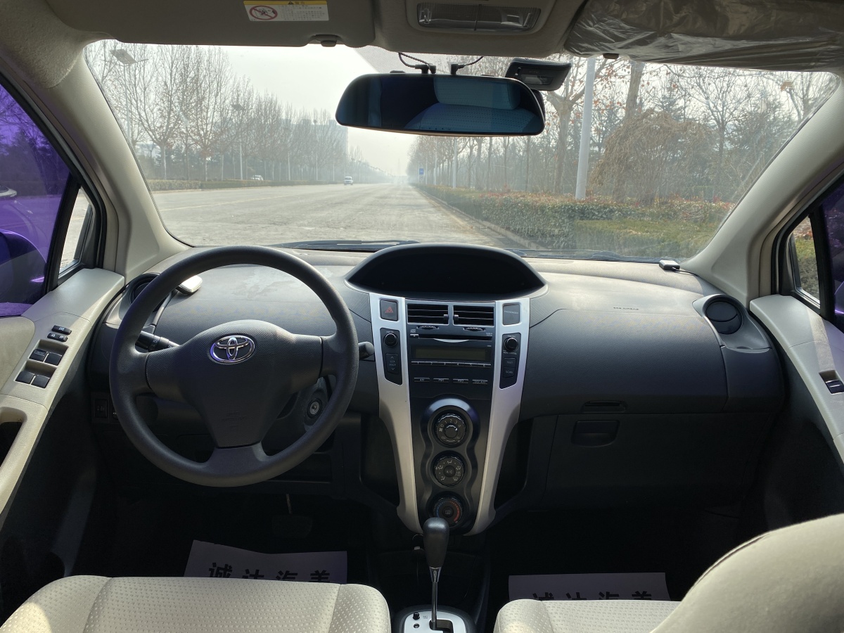 Toyota Yaris 2011 imagem de carro #8