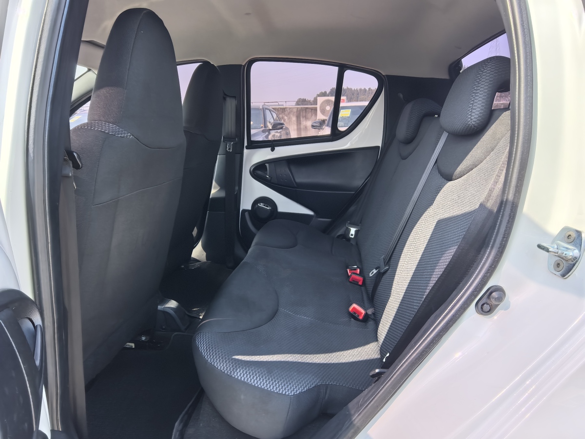 BYD e1 2019 #8 BYD e1 2019 car image #8