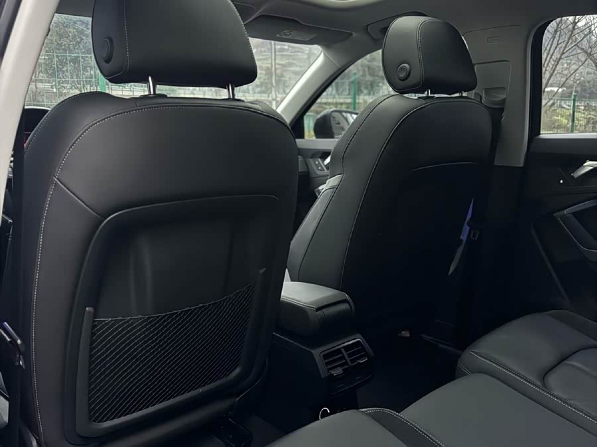 Audi Q3 2022 car image #8