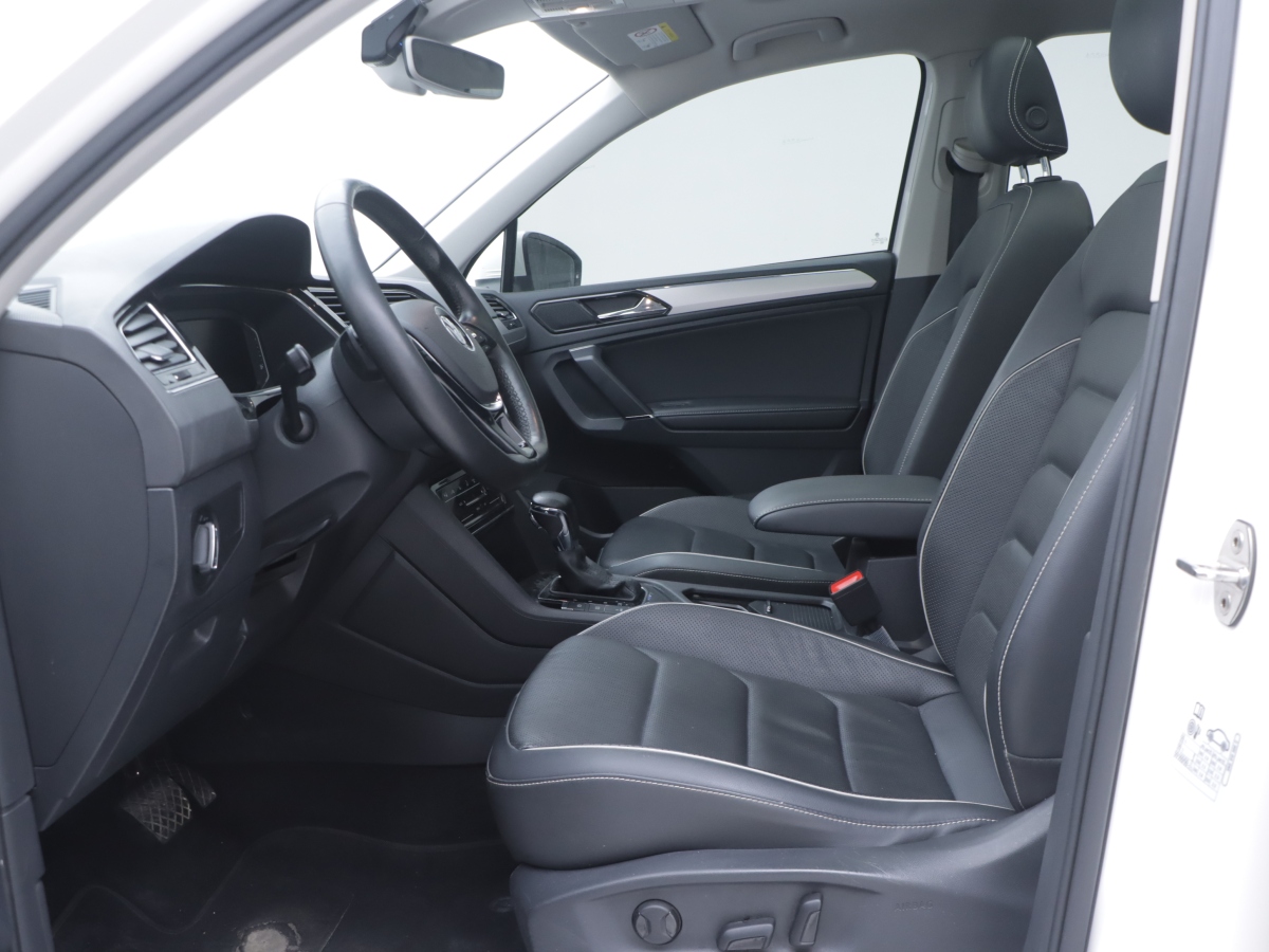 Volkswagen Tiguan L New Energy 2020 изображение автомобиля #8