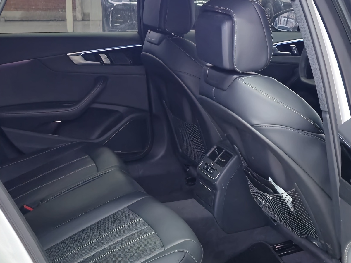 Audi A4L 2025 car image #8