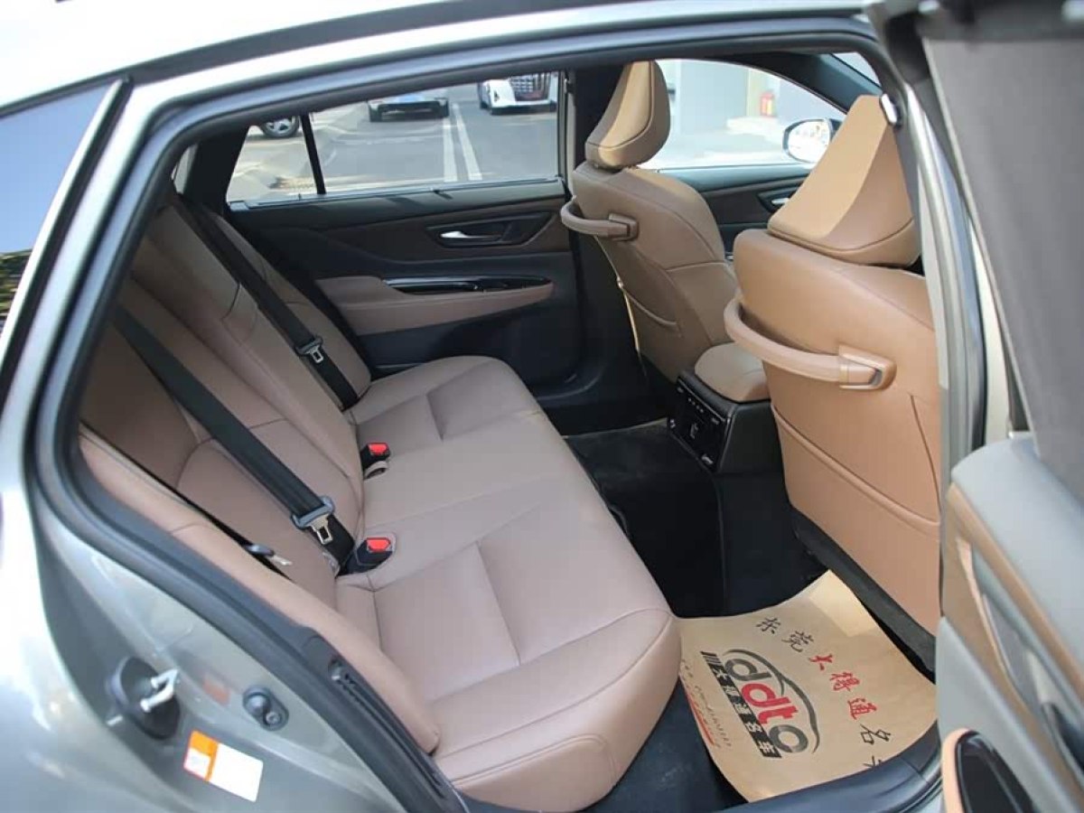 Toyota Crown 2025 صورة سيارة #8