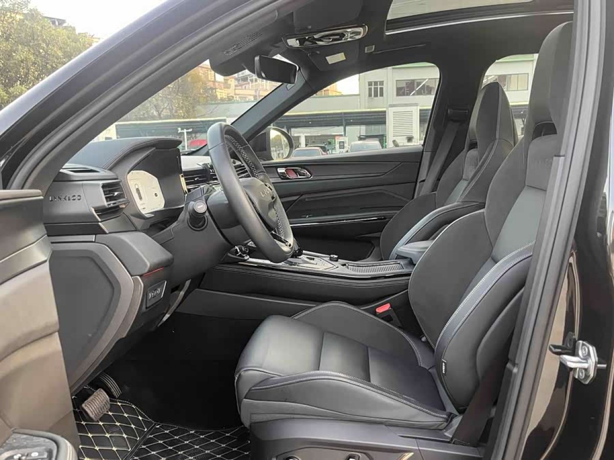 Lynk & Co 01 EM-P 2022 car image #8