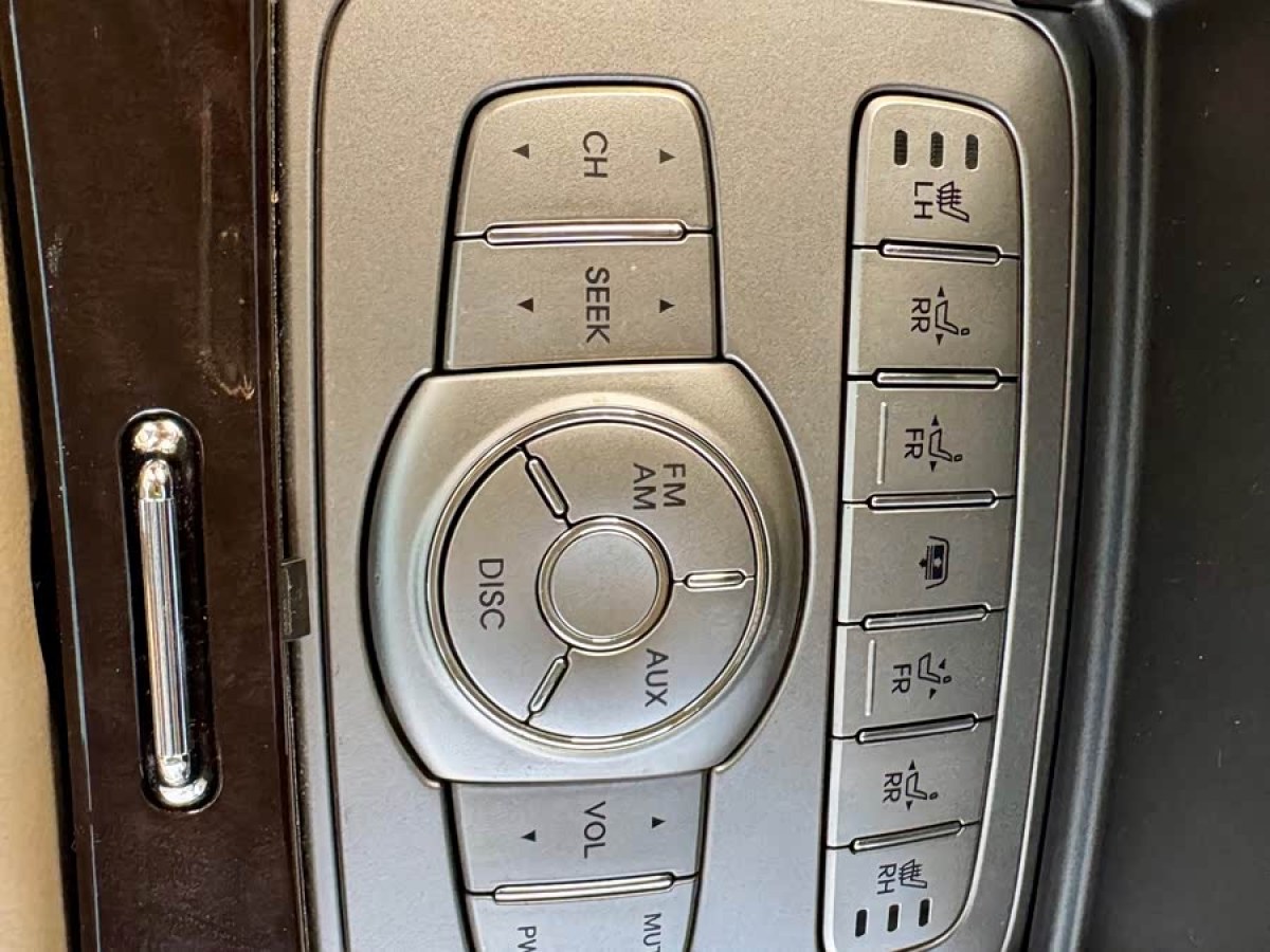 Hyundai Rohens 2010 #8 Hyundai Rohens 2010 car image #8