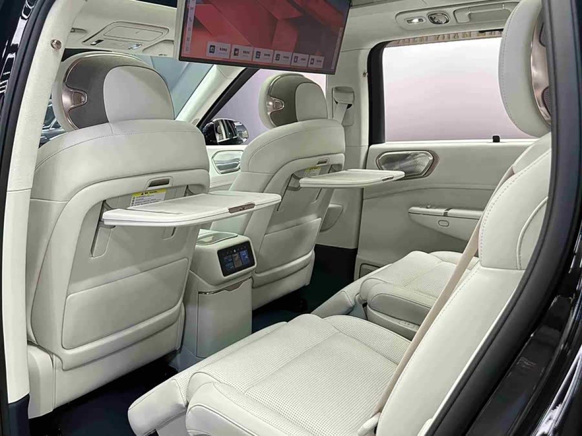 Lynk & Co 900 2025 car image #8