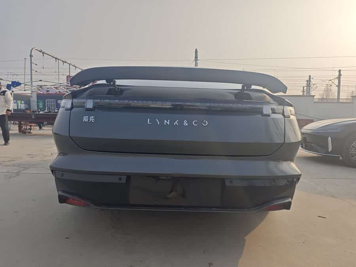 Lynk & Co Z10 2025 #8 Lynk & Co Z10 2025 car image #8