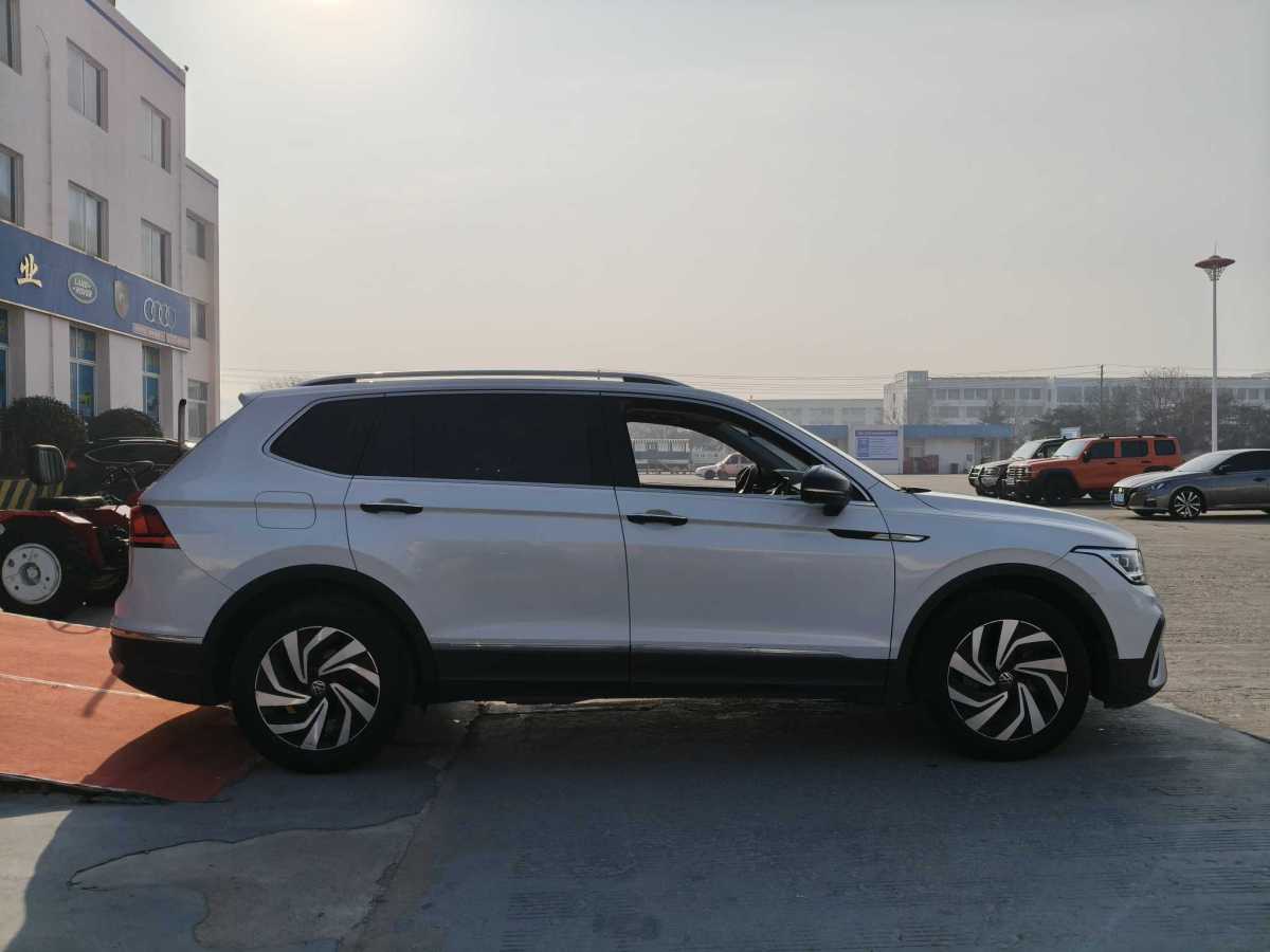 Volkswagen Tiguan L 2022 #8 Volkswagen Tiguan L 2022 car image #8