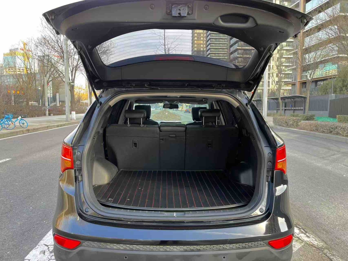 Hyundai Santa Fe 2013 car image #8