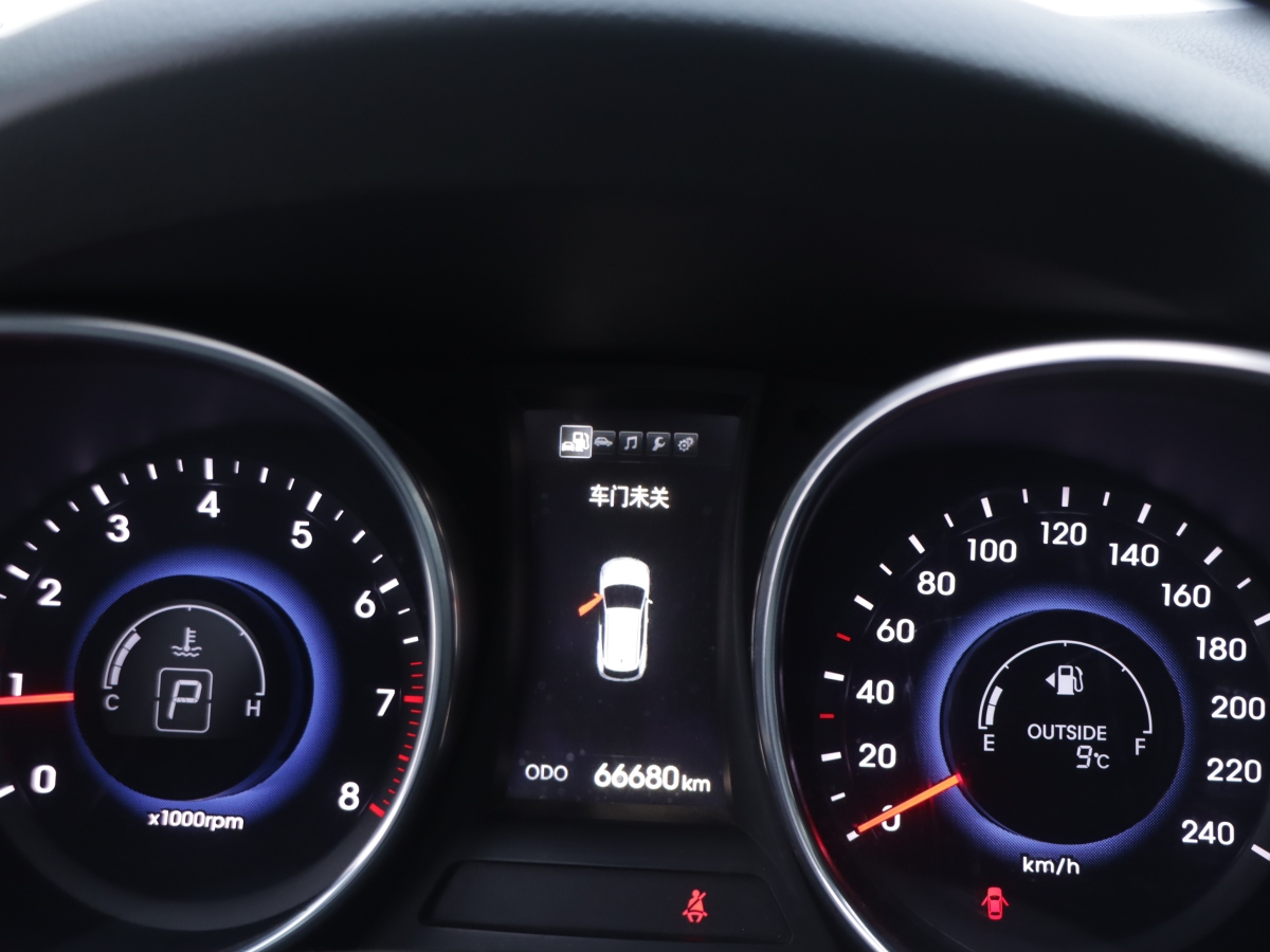 Hyundai Santa Fe 2013 car image #8