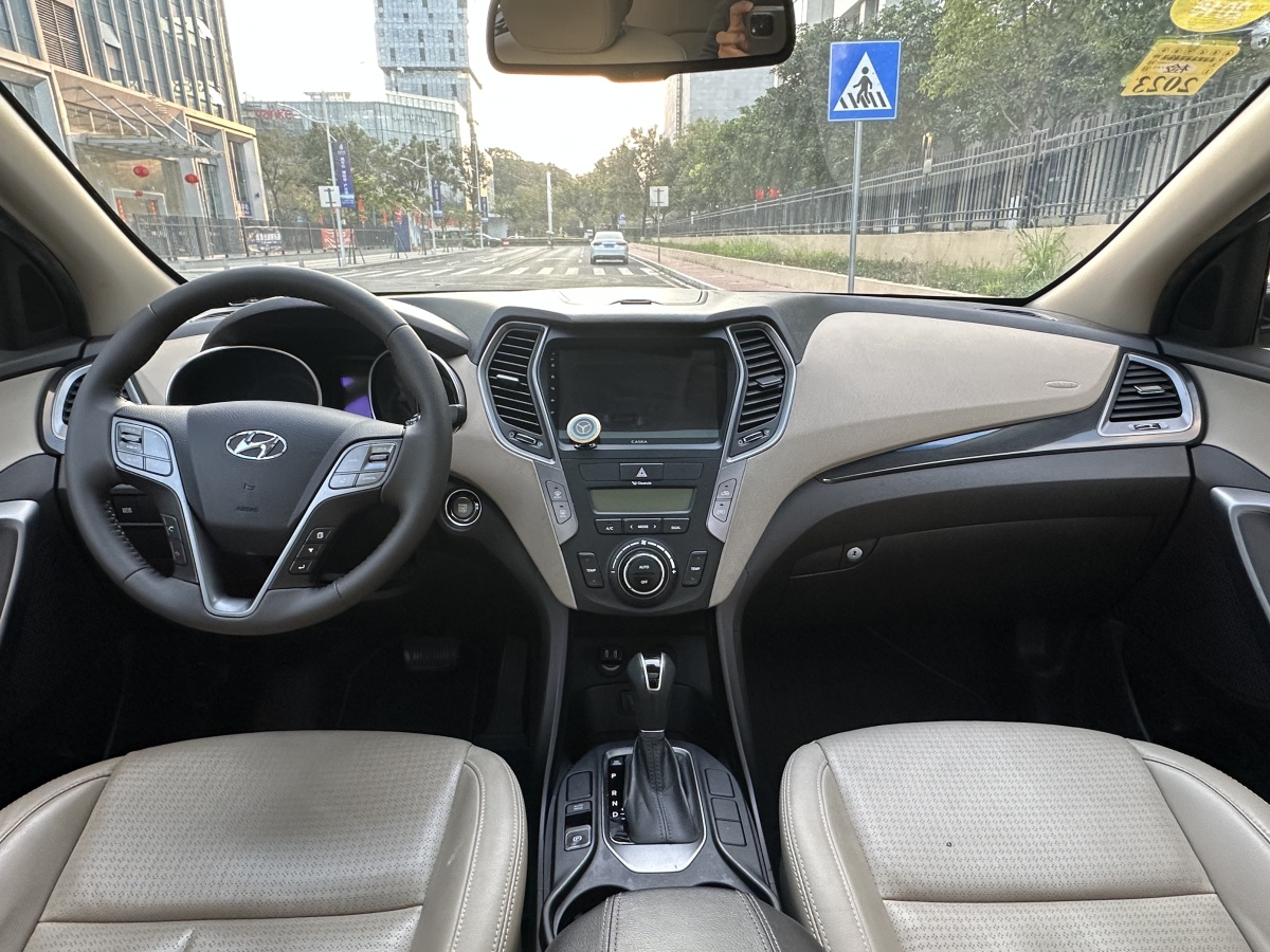 Hyundai Santa Fe 2015 car image #8