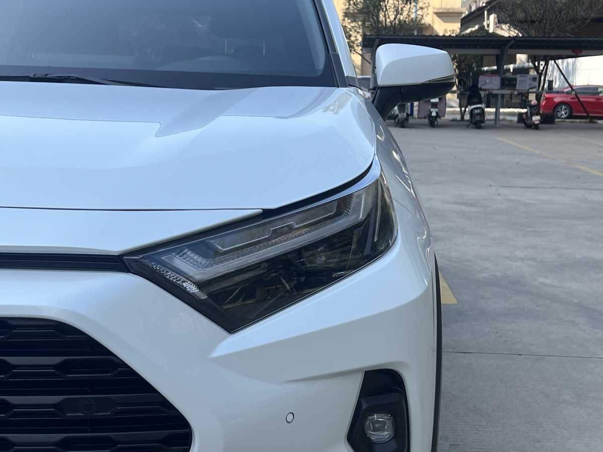 Toyota RAV4 2024 car image #8