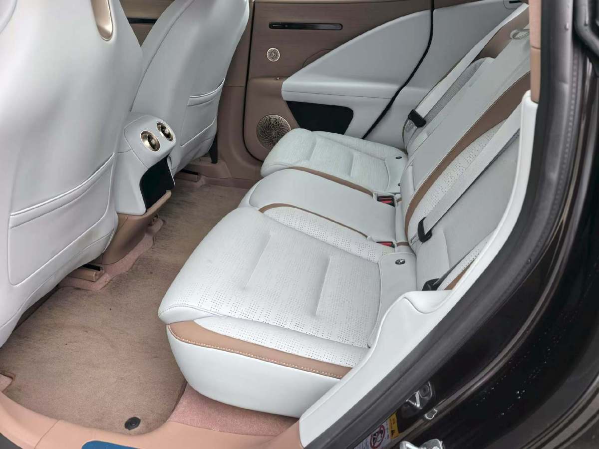 Avatr 07 2025 car image #8