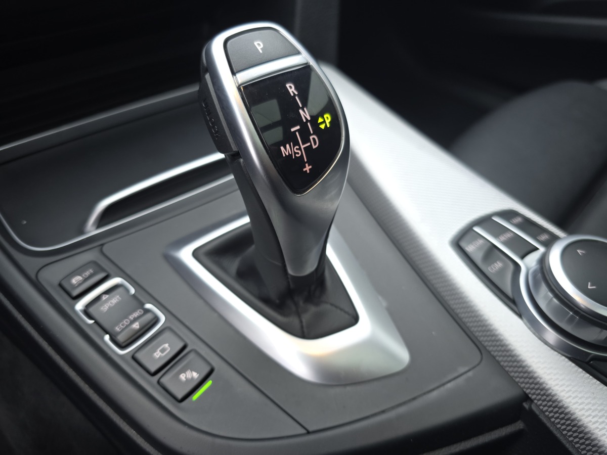 BMW 3 Series GT 2018 immagine di auto #8