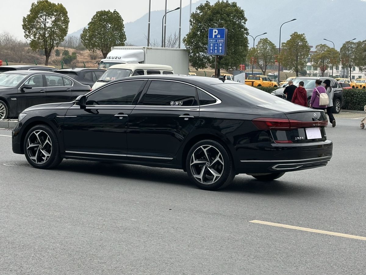 Volkswagen Passat 2024 car image #8