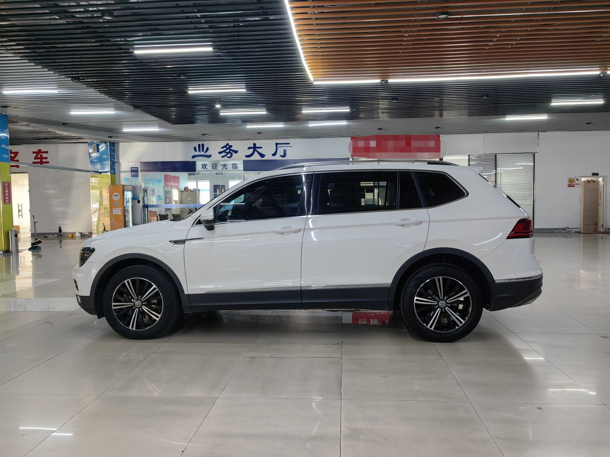 Volkswagen Tiguan L 2018 #8 Volkswagen Tiguan L 2018 car image #8