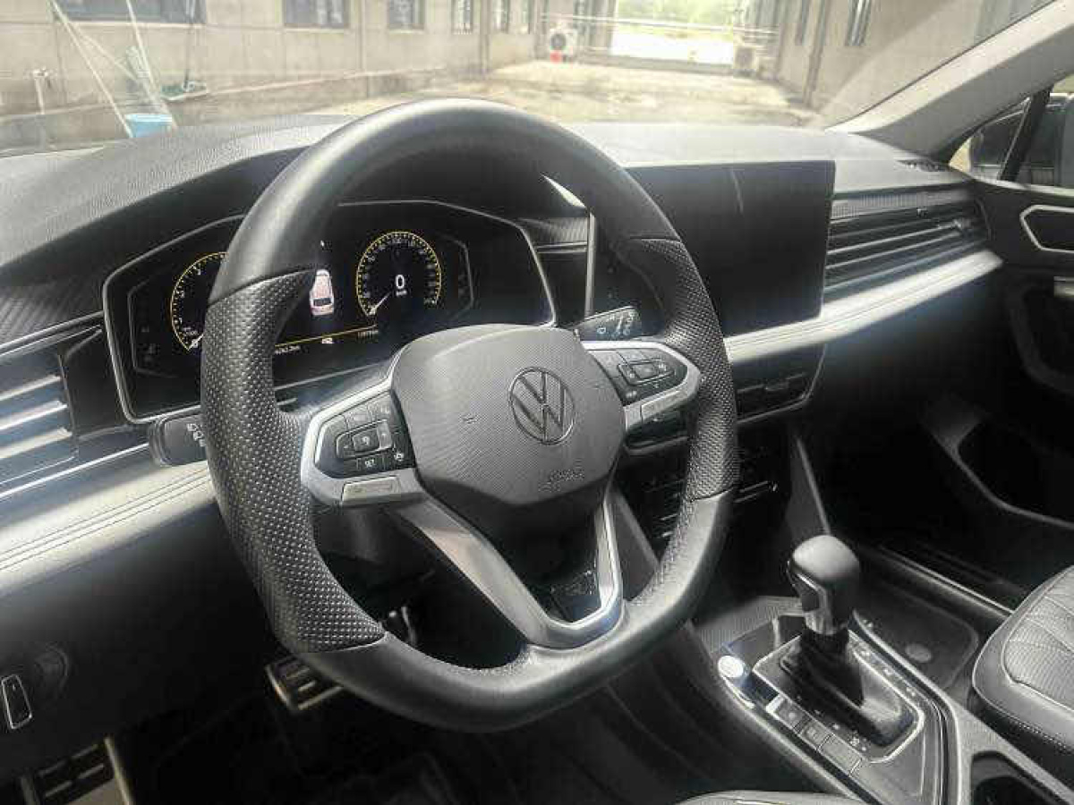 Volkswagen Tiguan L 2021 car image #8