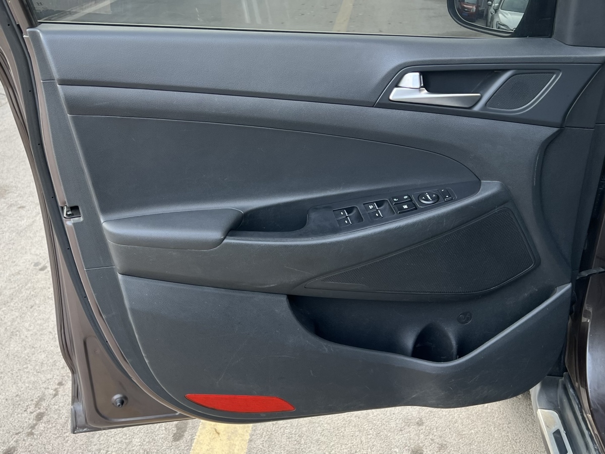 Hyundai Tucson 2017 immagine di auto #8