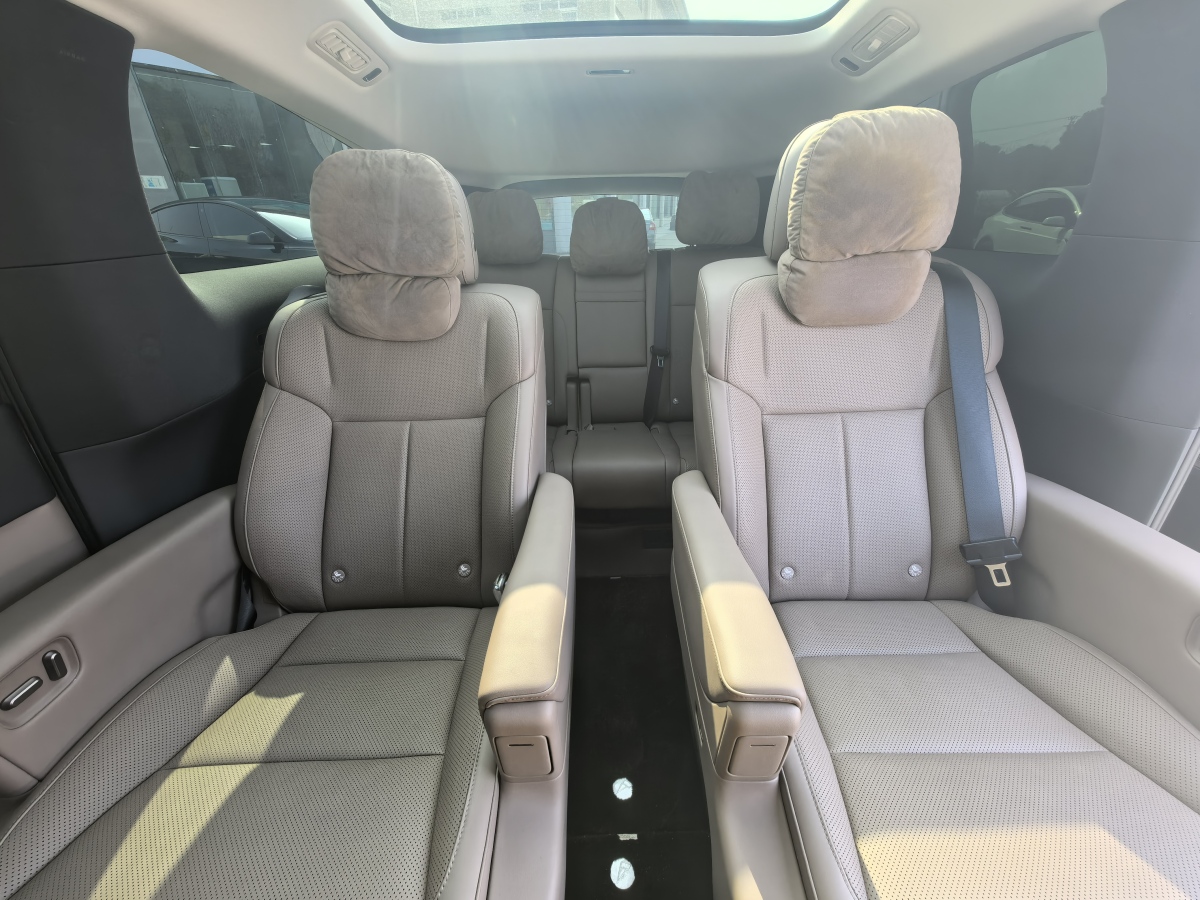 理想汽车 理想MEGA 2025 汽车图片 #8