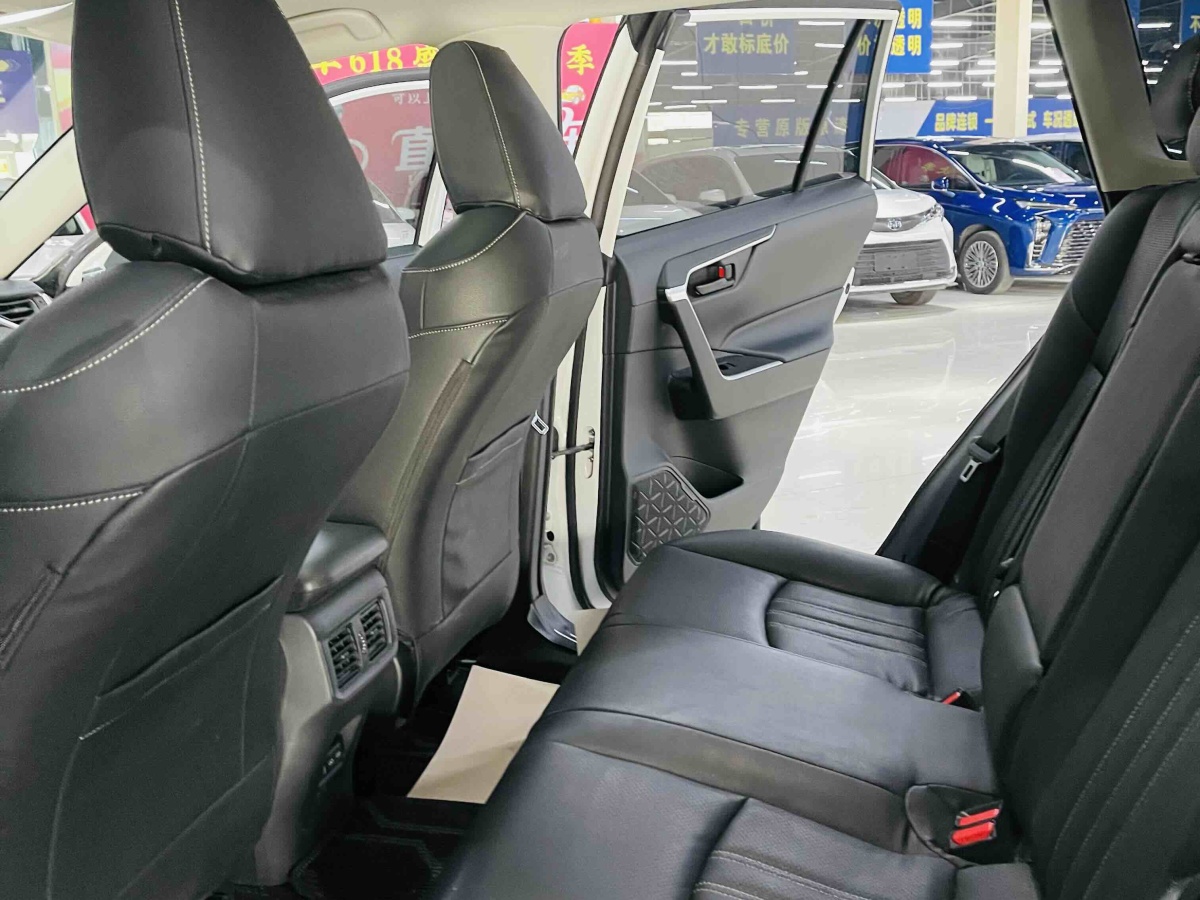 Toyota RAV4 2024 car image #8