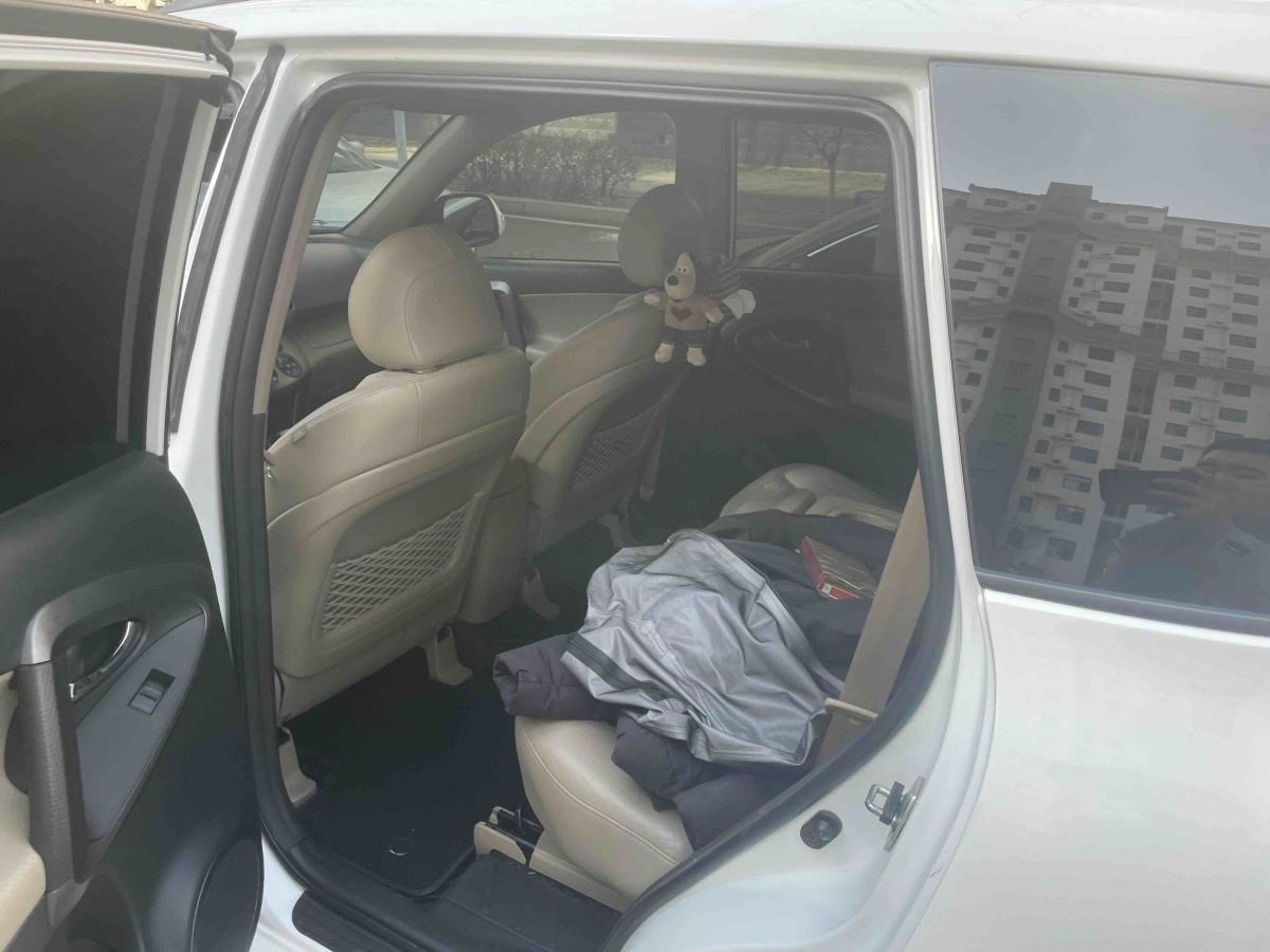 Toyota RAV4 2012 car image #8