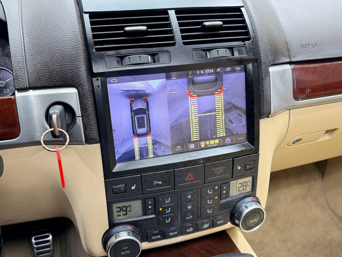 Volkswagen Touareg 2005 immagine di auto #8