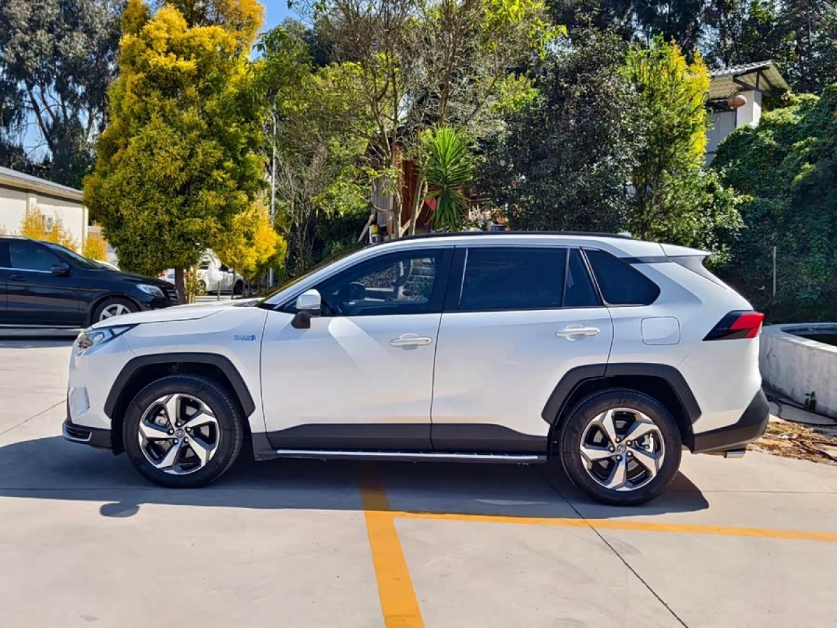 Toyota RAV4 Hybird E+ 2022 immagine di auto #8