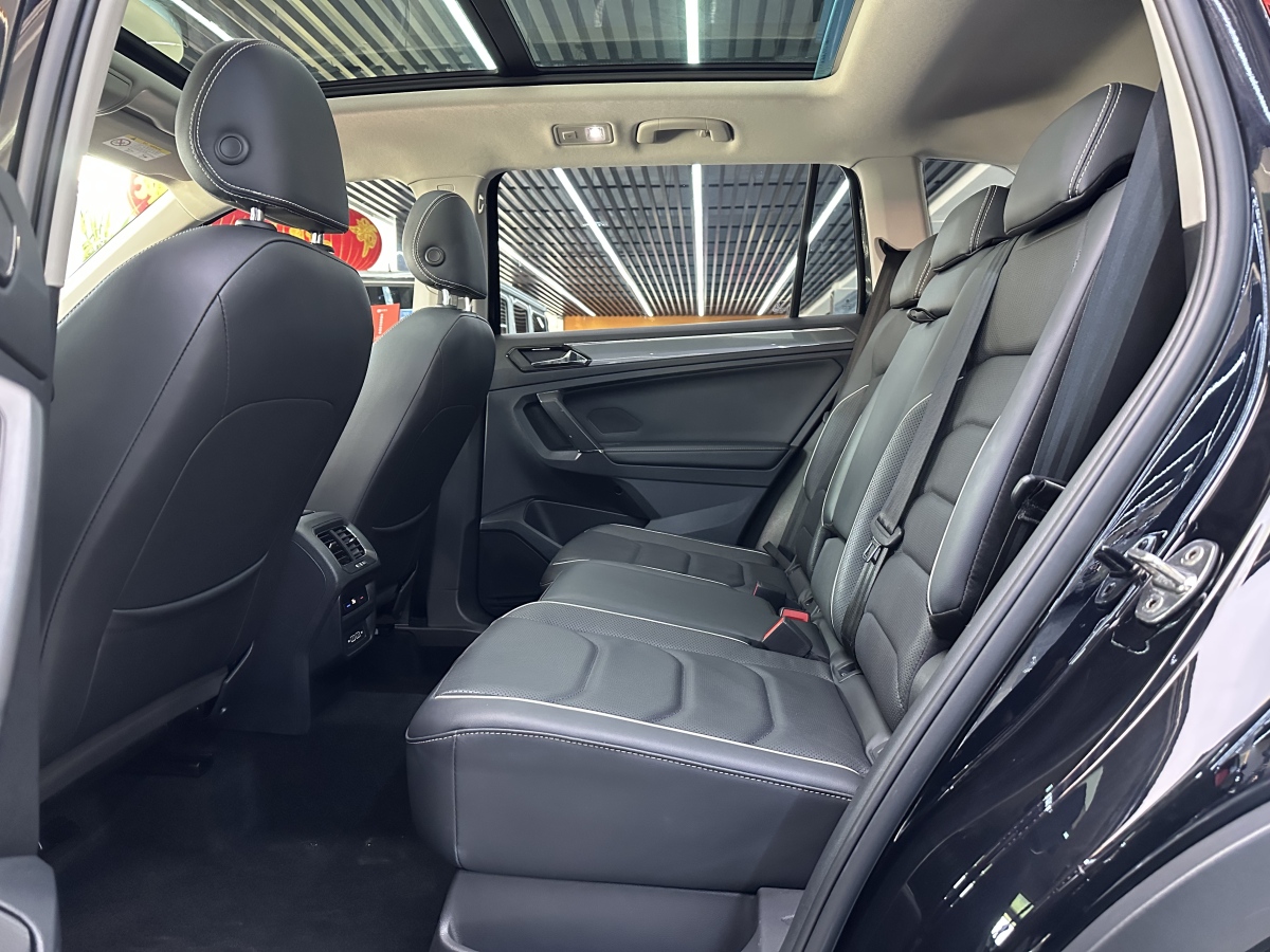 Volkswagen Tiguan L 2021 car image #8