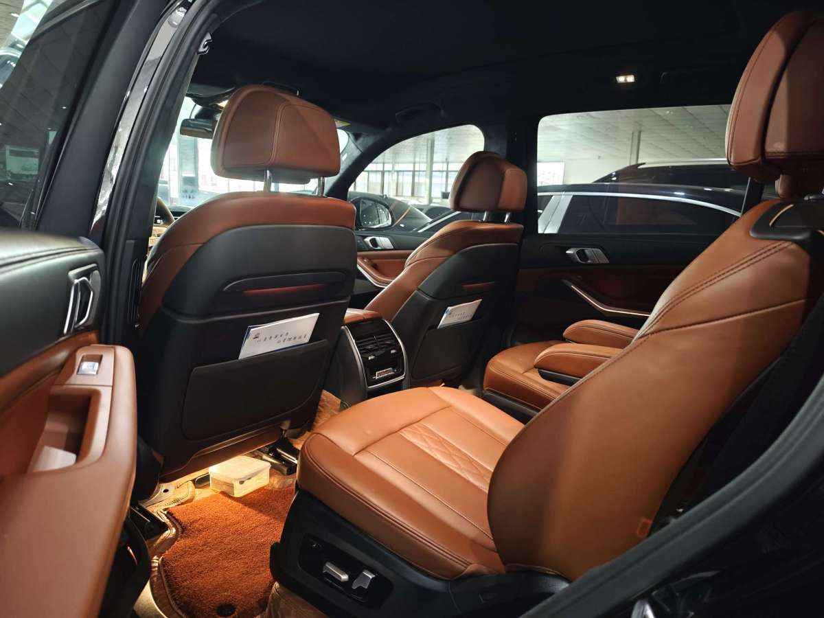 BMW X7 2021 صورة سيارة #8