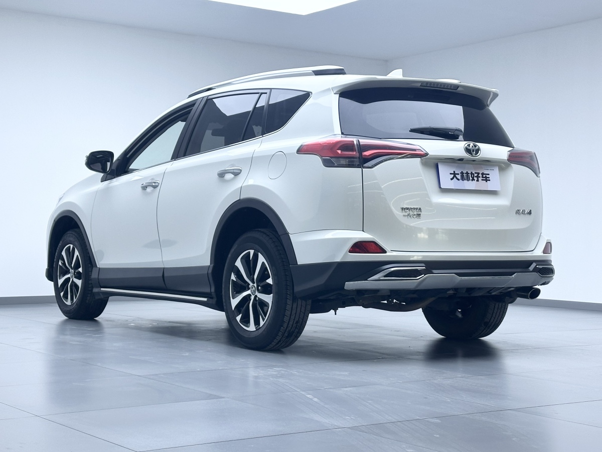 Toyota RAV4 2018 car image #8
