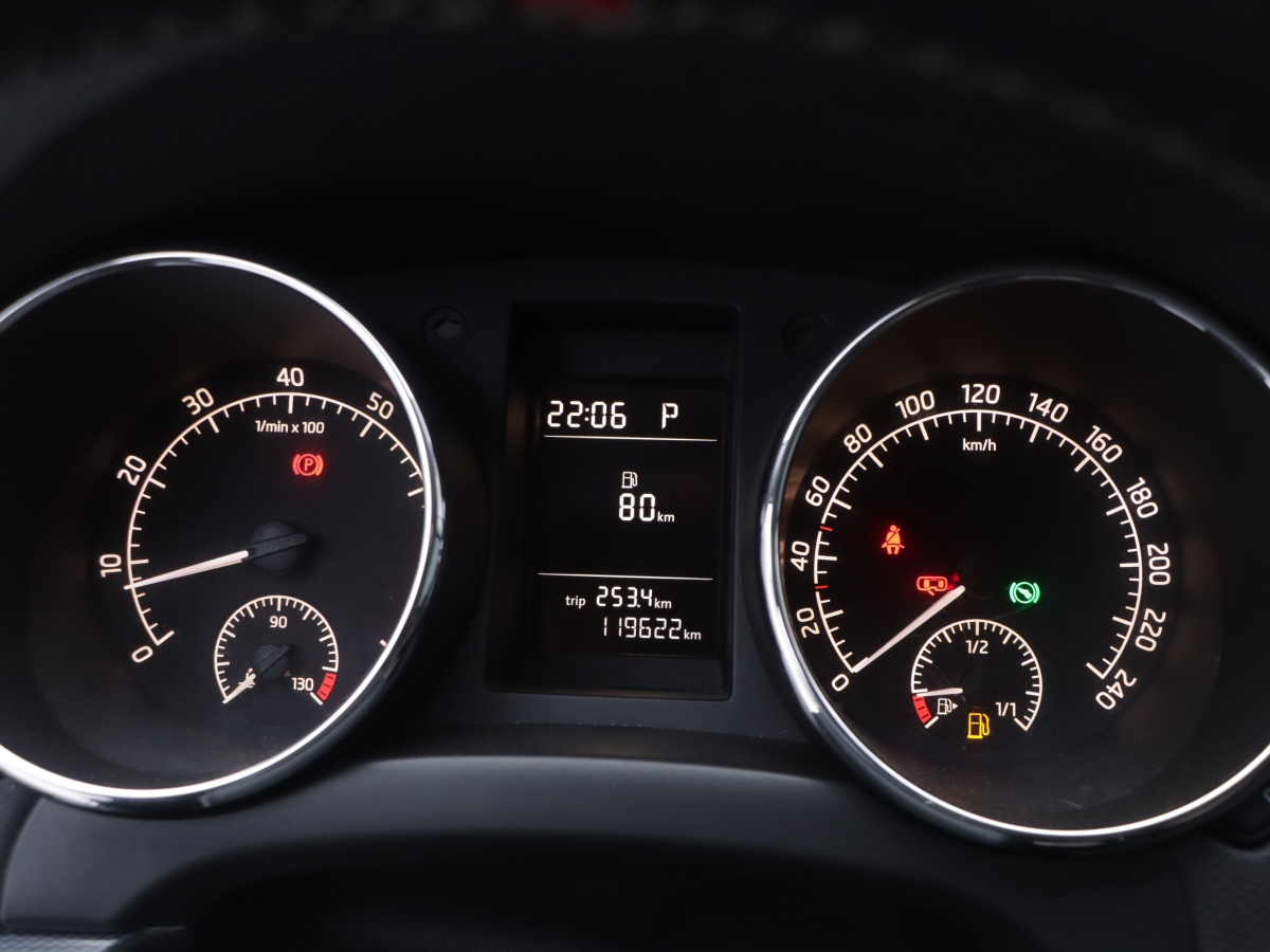 Skoda Yeti 2015 car image #8