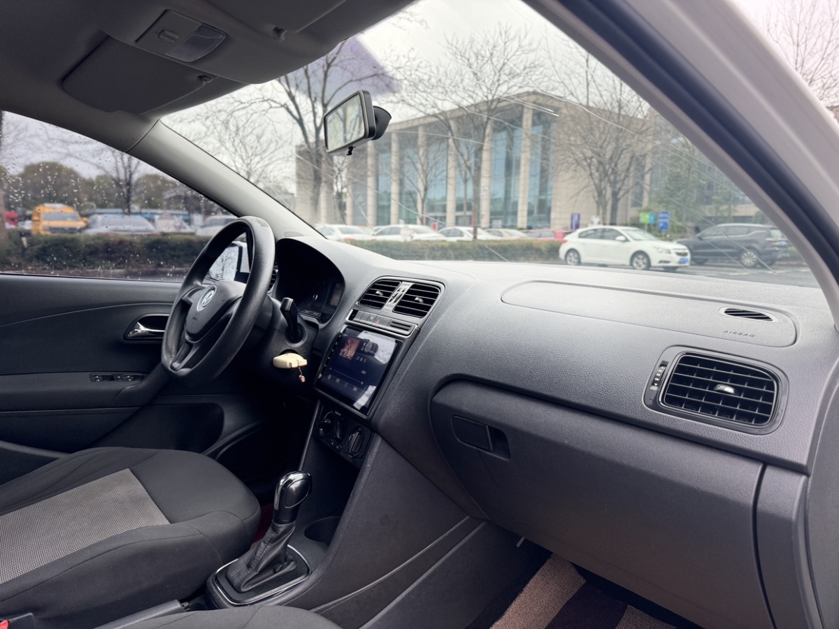Volkswagen Polo 2018 car image #8