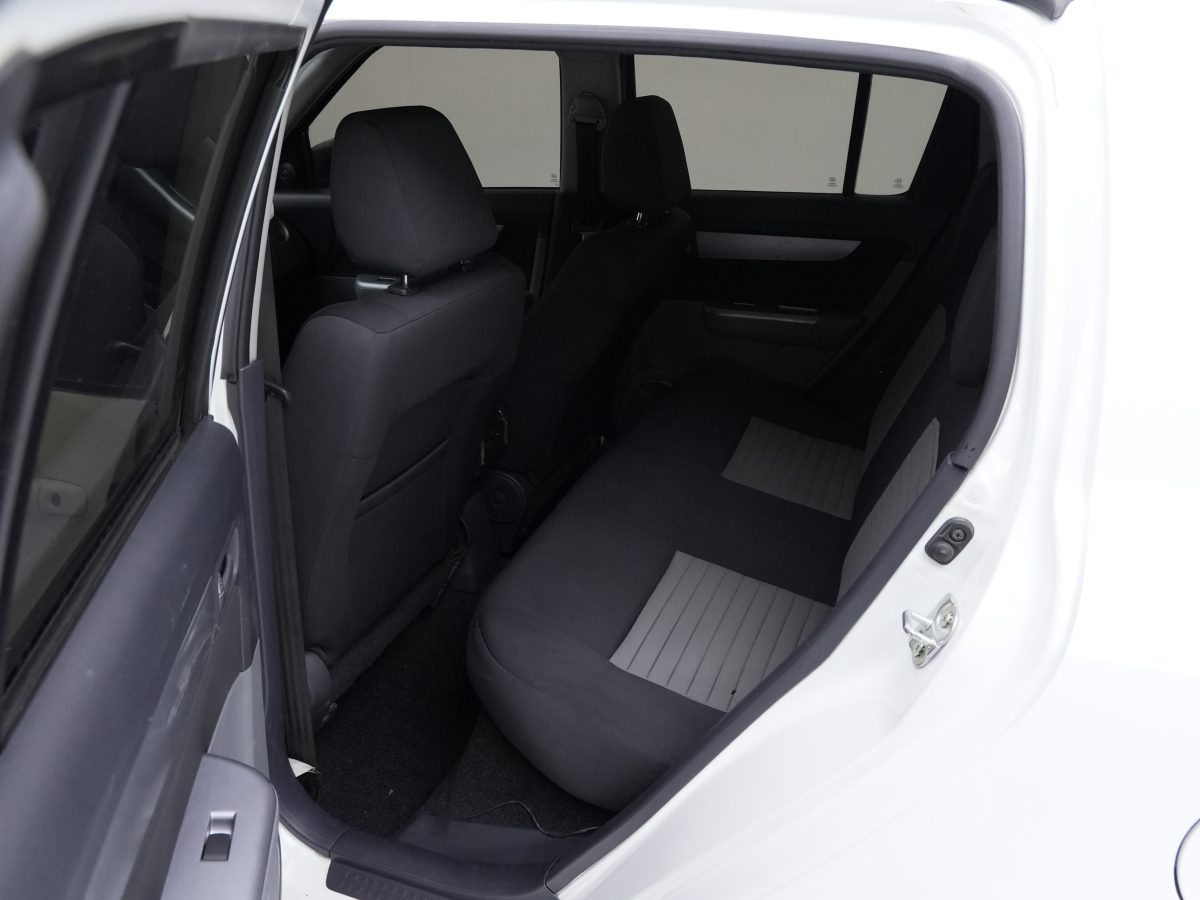 Suzuki Swift 2014 car image #8