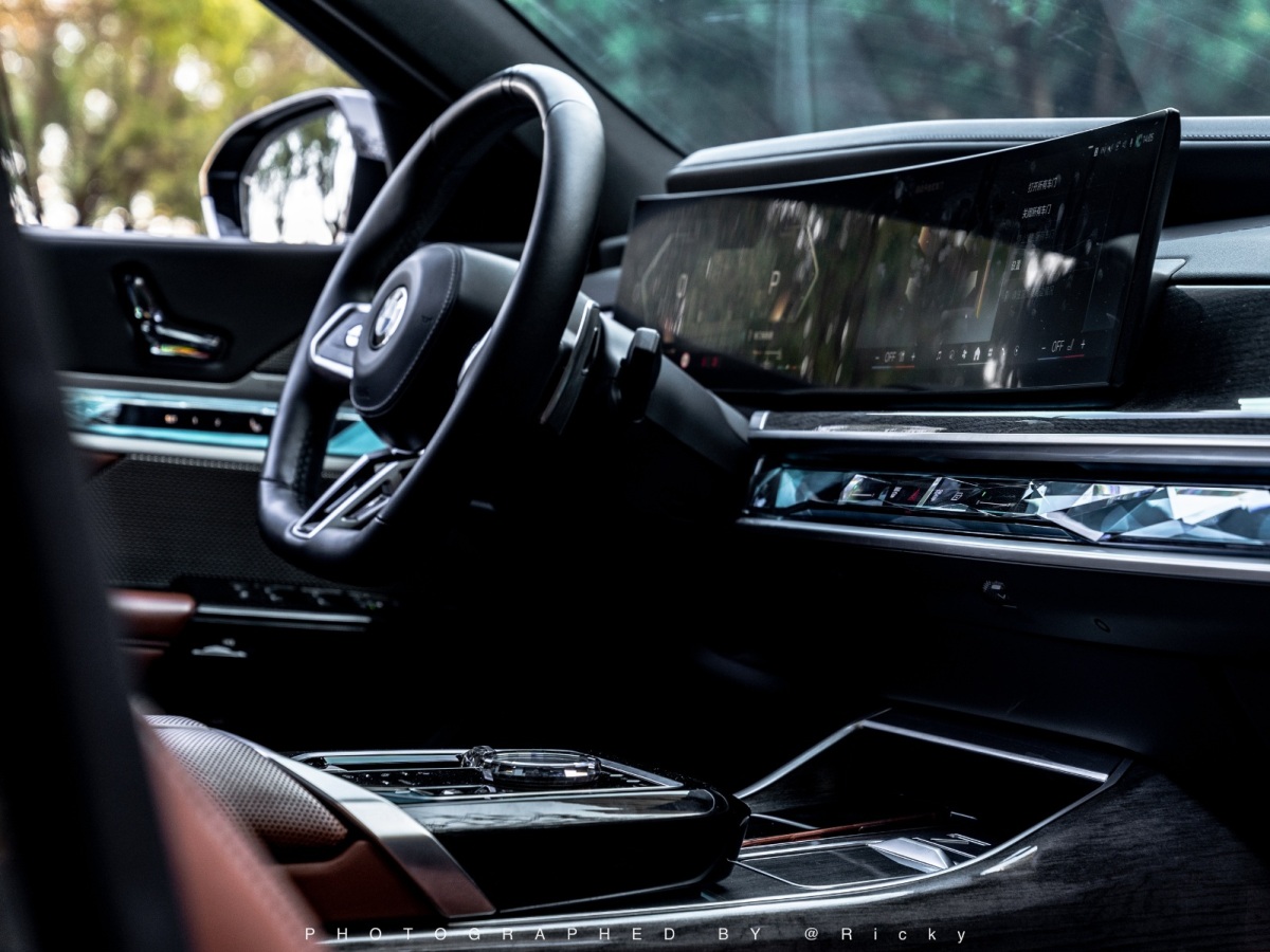 BMW 7 Series 2023 car image #8