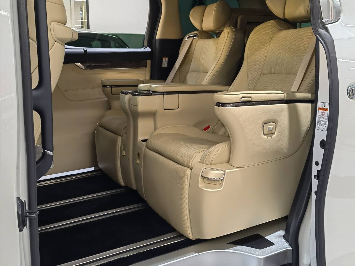 Toyota Vellfire 2021 car image #8