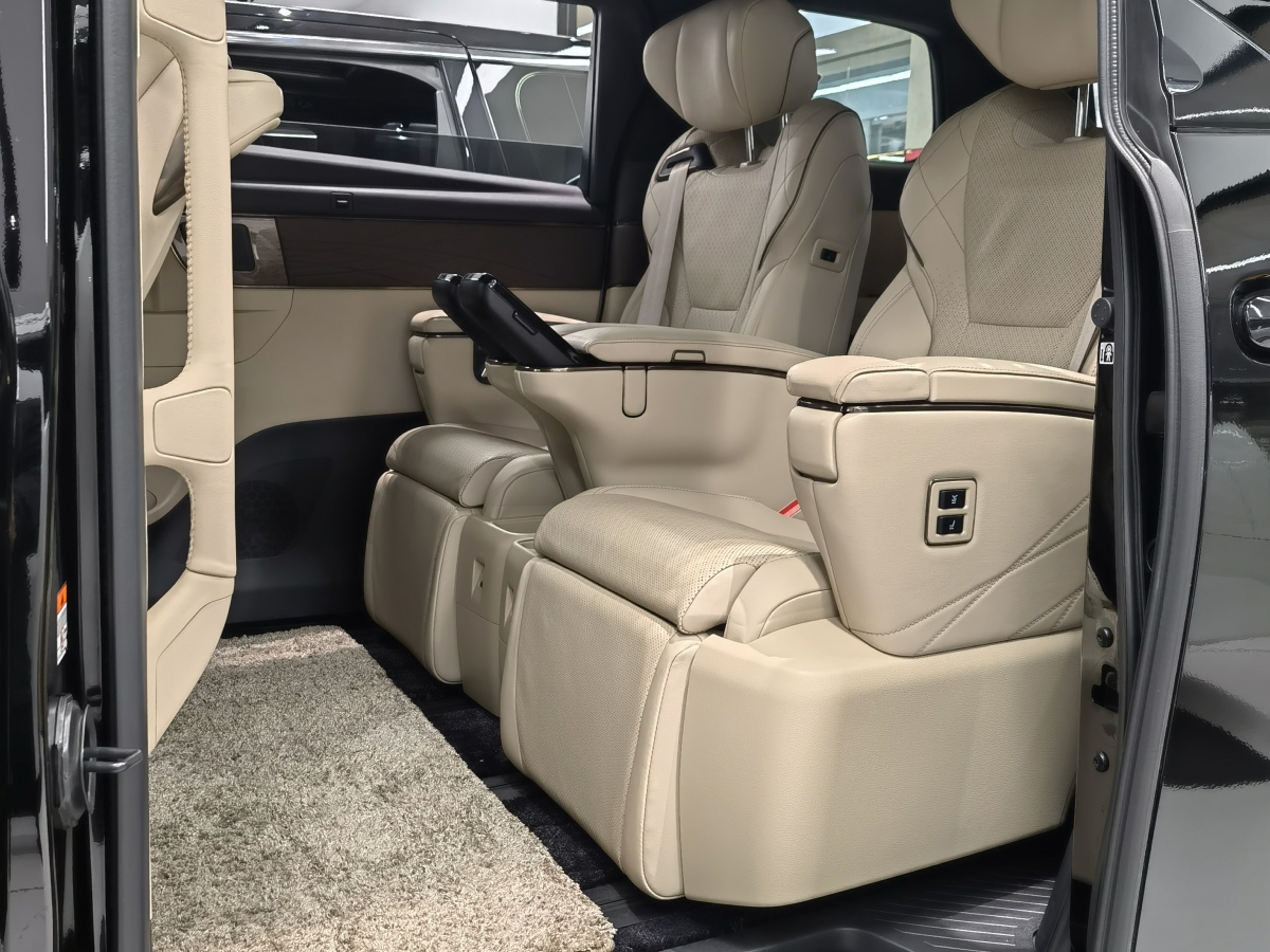 Toyota Alphard 2024 car image #8