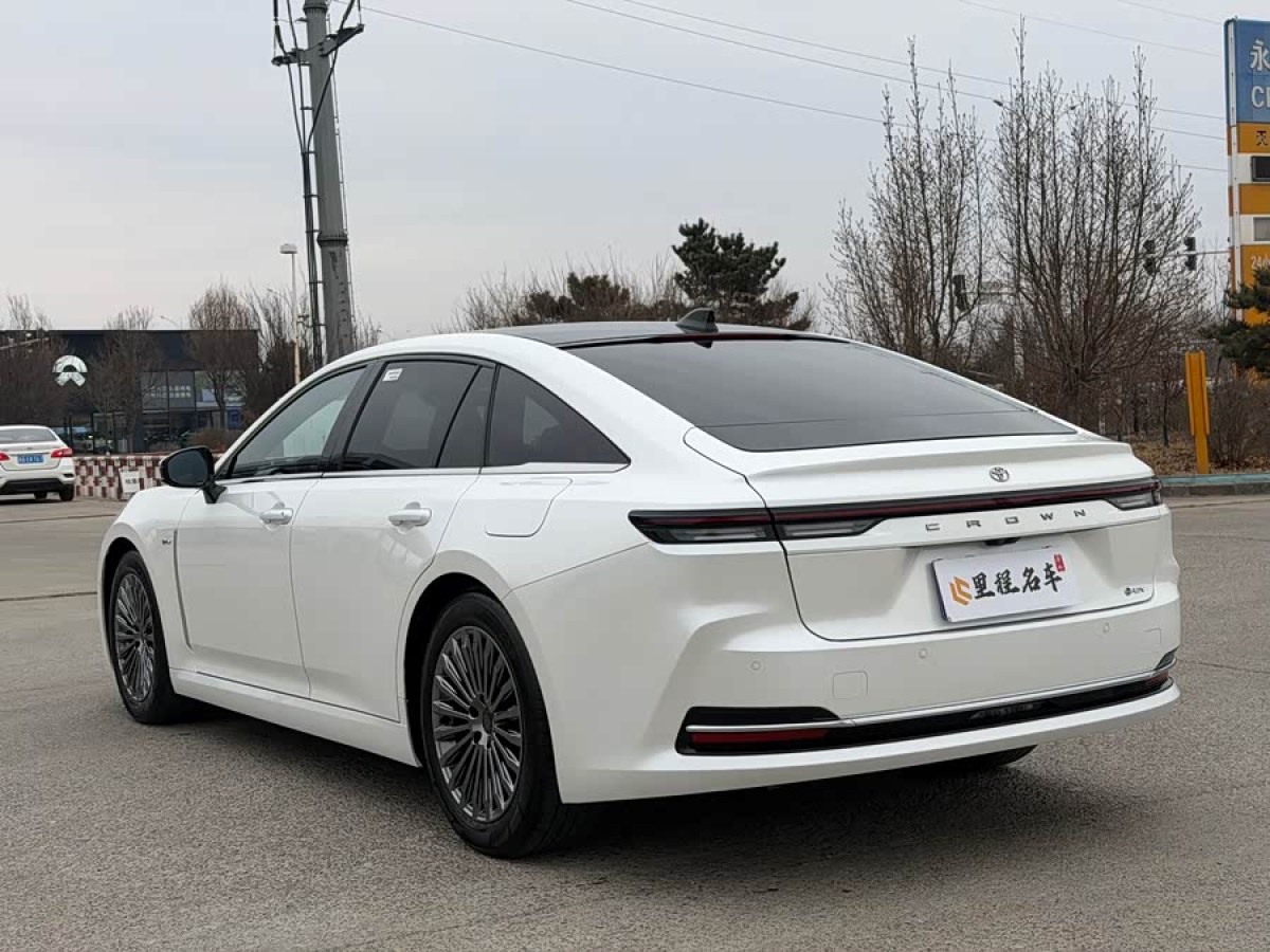 Toyota Crown 2025 immagine di auto #8