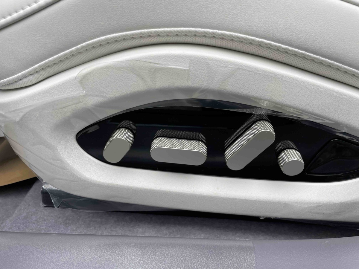 Avatr 06 2025 immagine di auto #8