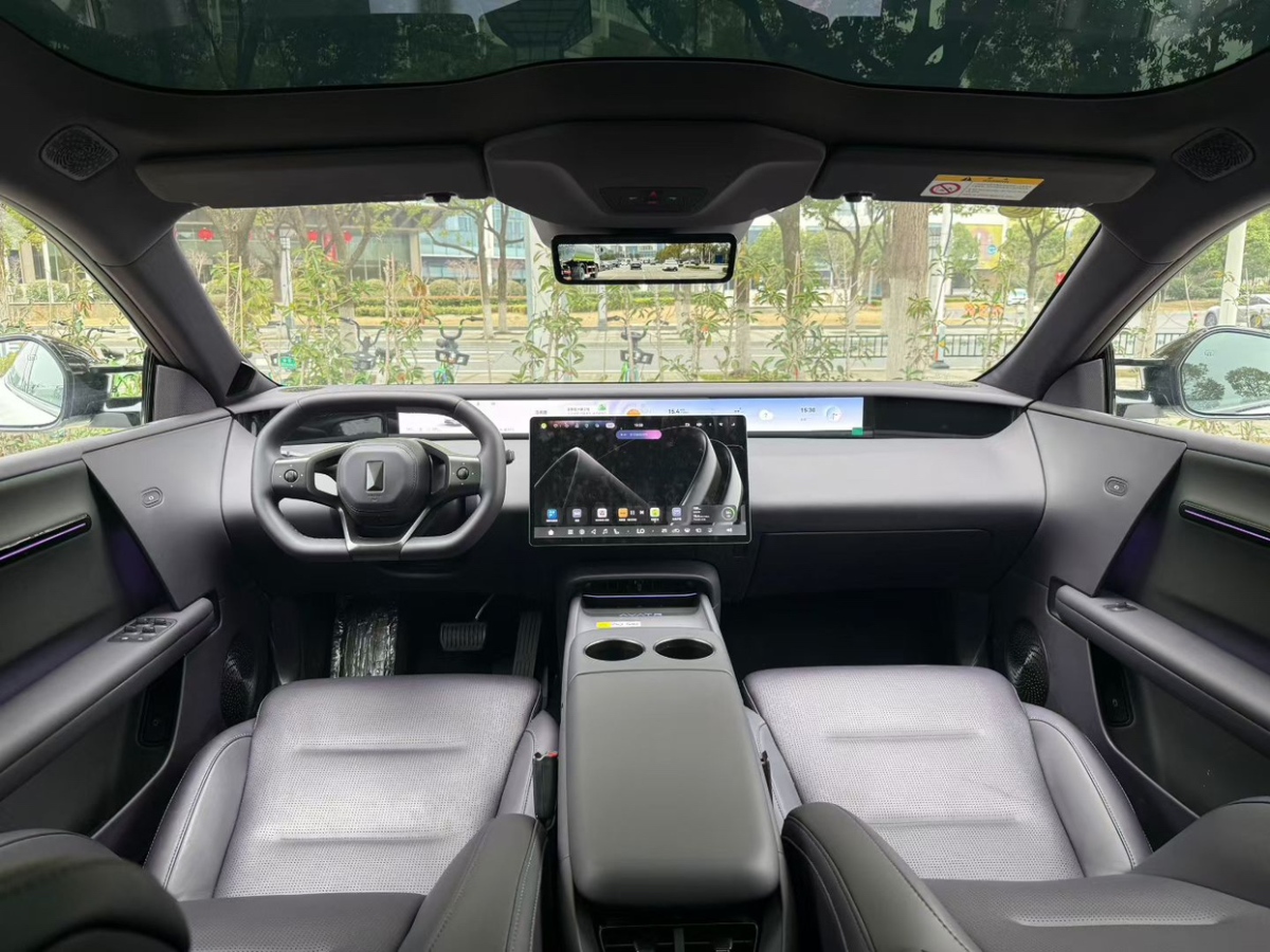 Avatr 06 2025 car image #8