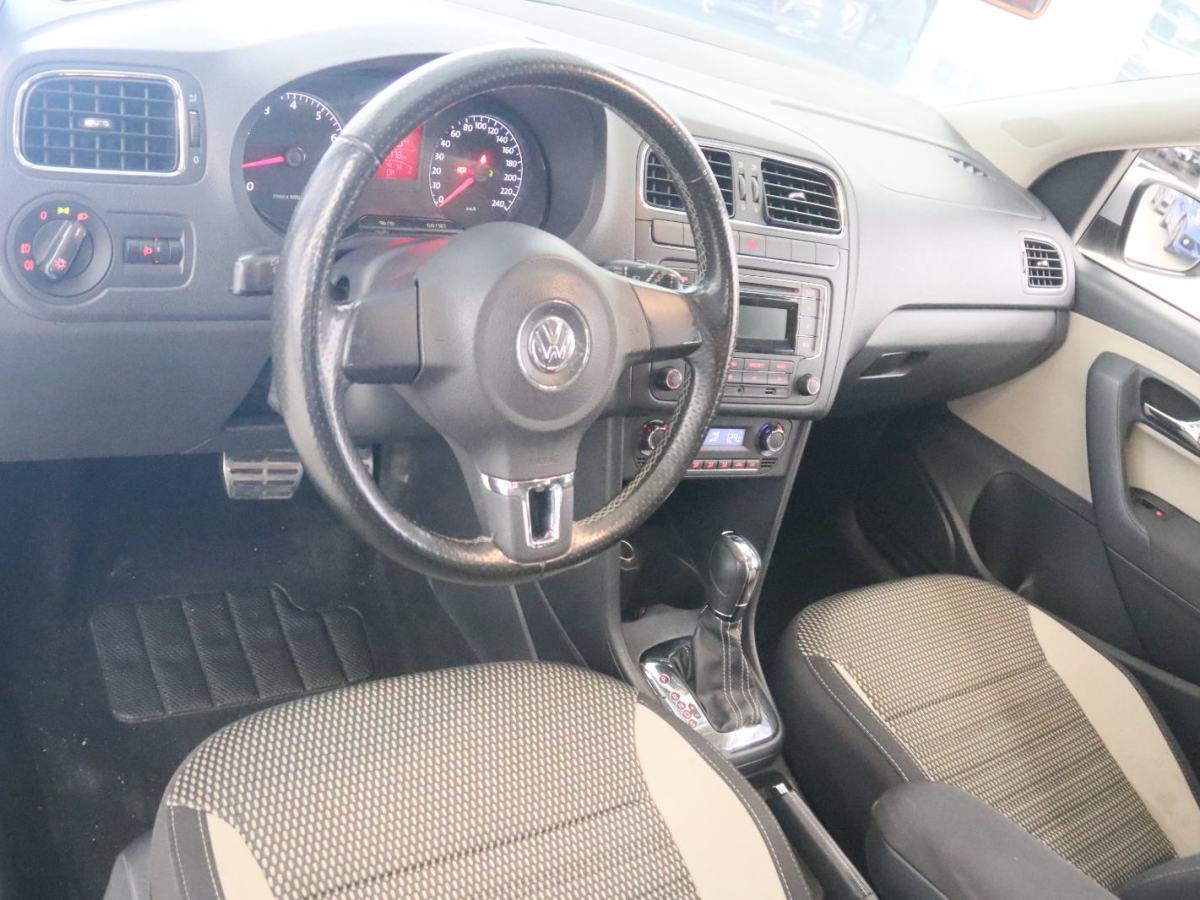 Volkswagen Polo 2014 car image #8