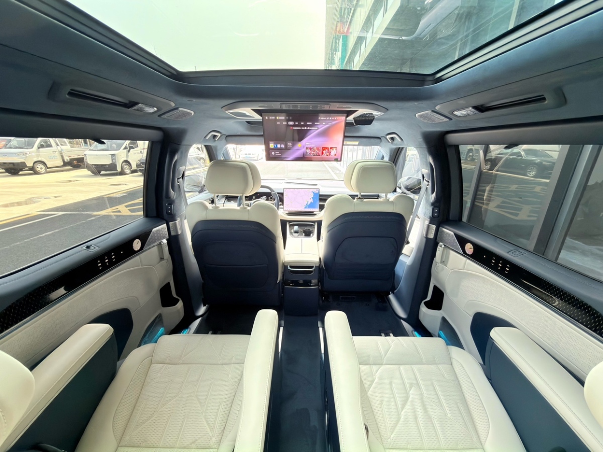 极氪 极氪009 2024 汽车图片 #8