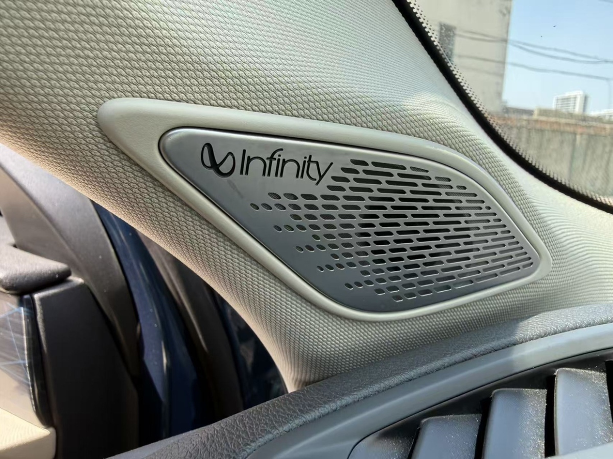 Lynk & Co 01 2019 #8 Lynk & Co 01 2019 car image #8