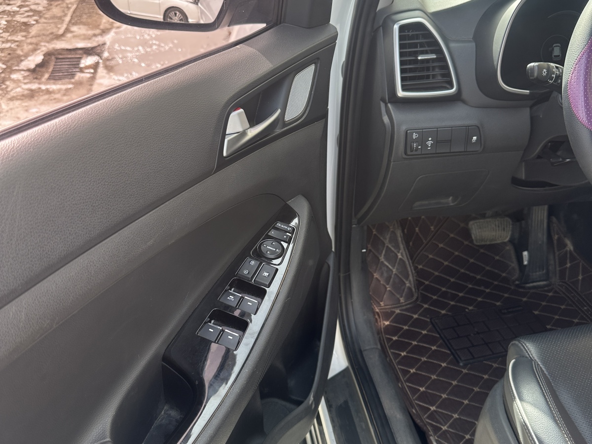 Hyundai Tucson 2019 car image #8