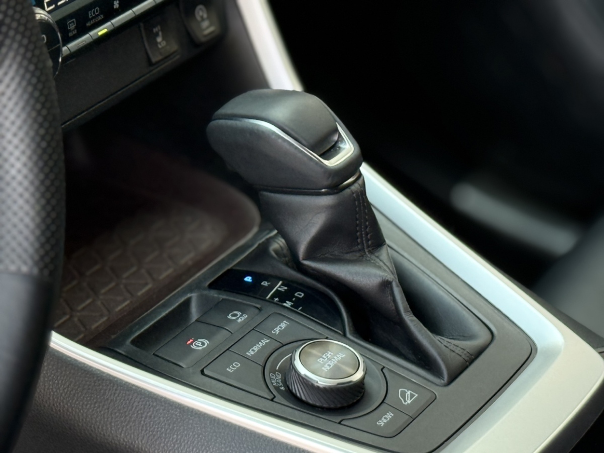 Toyota RAV4 2021 car image #8