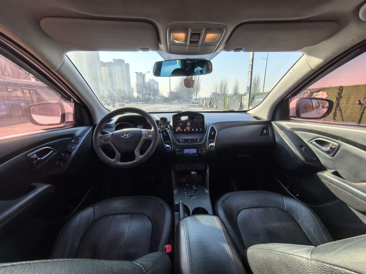 Hyundai ix35 2013 car image #8