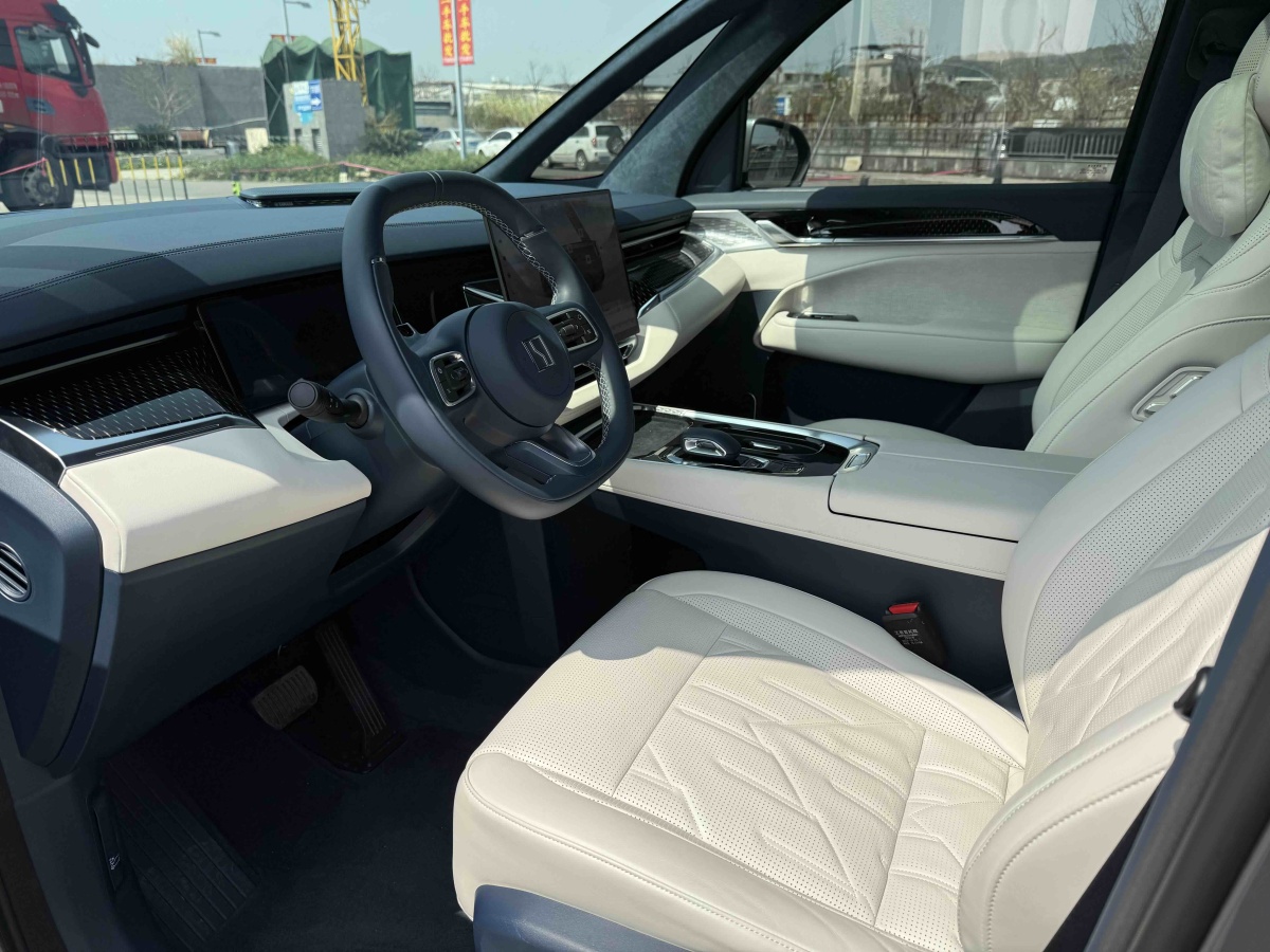 Zeekr 009 2025 car image #8